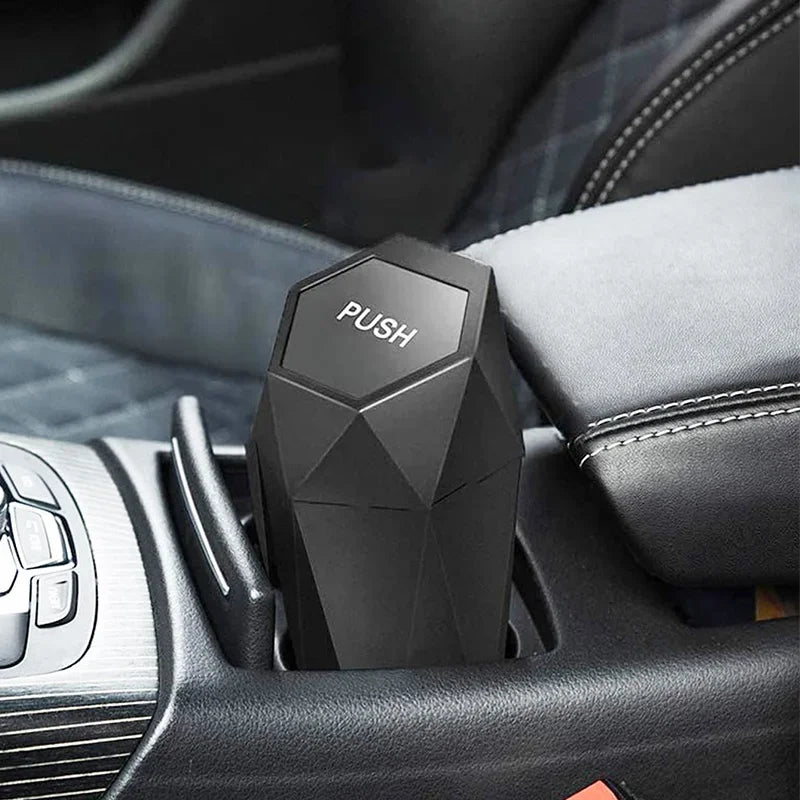Mini poubelle de voiture push dans le porte gobelet
