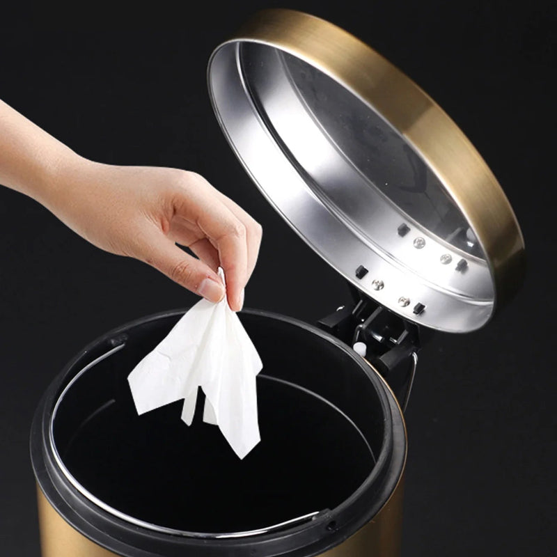 Couvercle ouvert de la Poubelle doree 5L