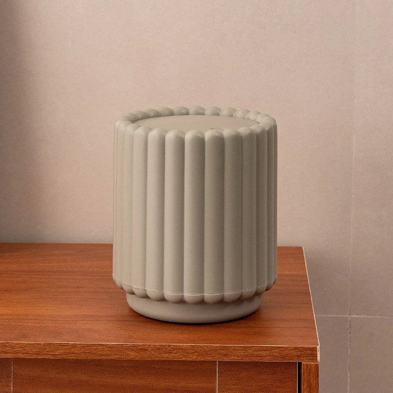 Poubelle en plastique avec couvercle pression grise