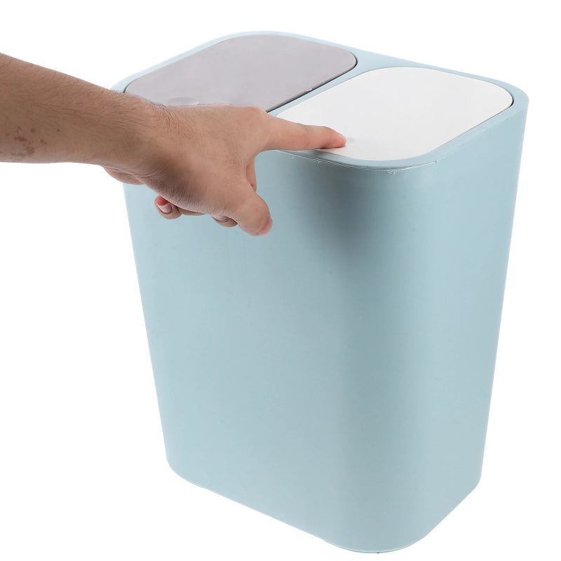 Démonstration avec le couvercle à pression de la poubelle à double compartiment bleue