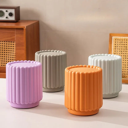 Les 4 Poubelles en plastique avec couvercle pression