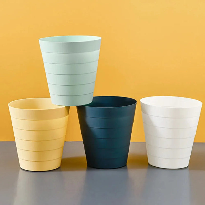 Poubelle classique en plastique de face