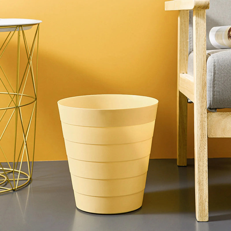 Poubelle classique en plastique jaune