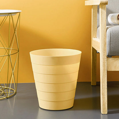 Poubelle classique en plastique jaune
