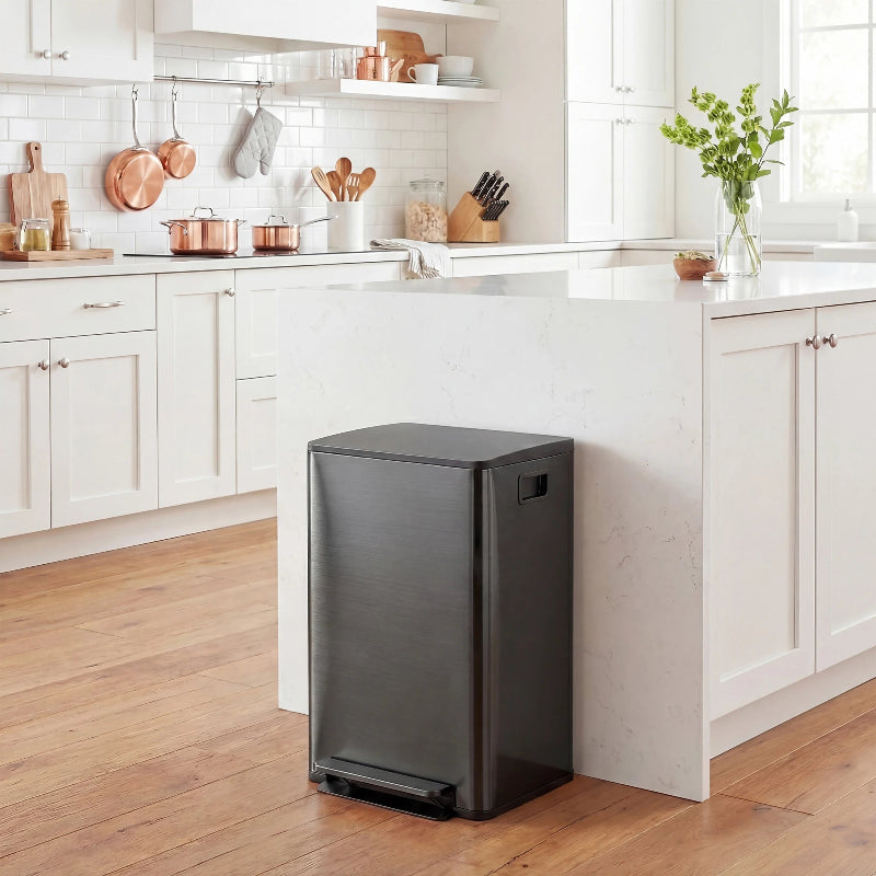 Poubelle de cuisine double 2x30L noire dans une cuisine moderne
