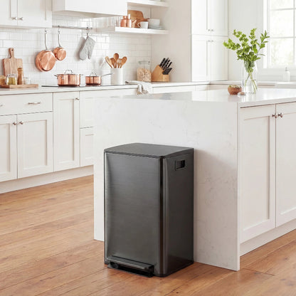 Poubelle de cuisine double 2x30L noire dans une cuisine moderne