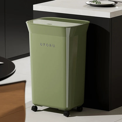 Poubelle de cuisine à roulettes 20L dans la cuisine