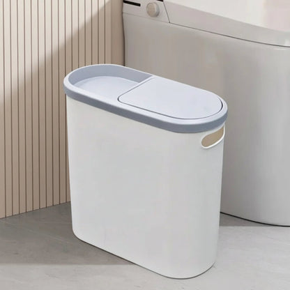 Poubelle de salle de bain 10L blanche dans une salle de bain moderne