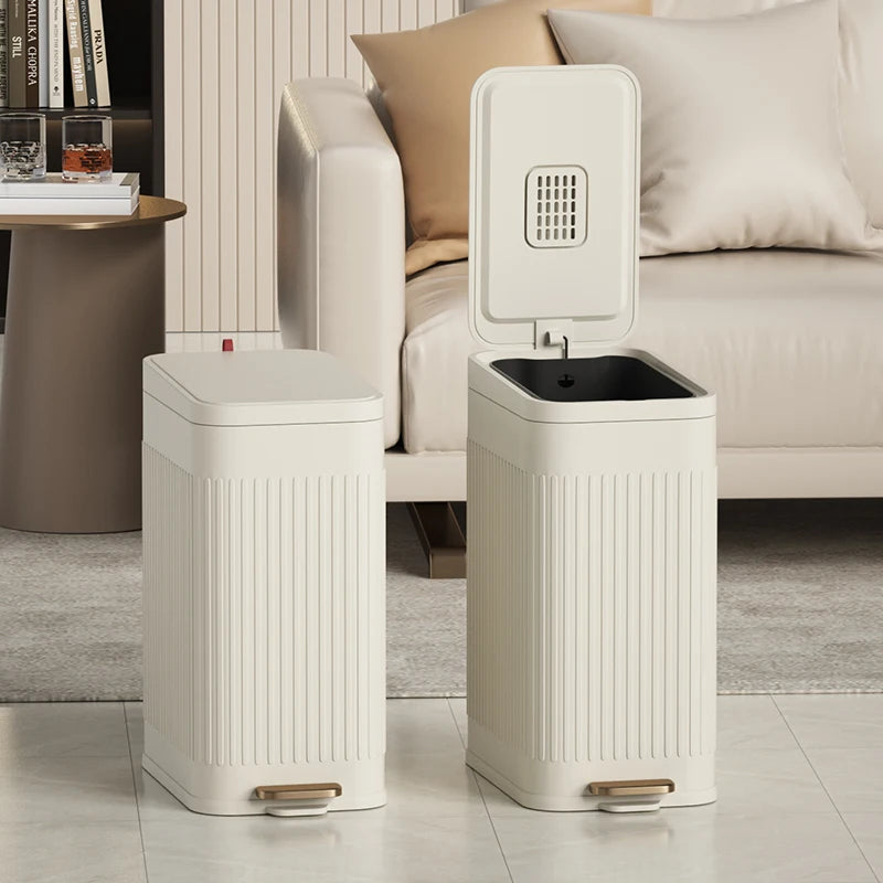 Poubelle design luxe 10L à couvercle ouvert