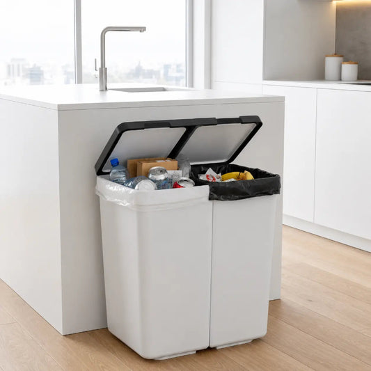 Poubelle double blanche 2X25 L dans la cuisine