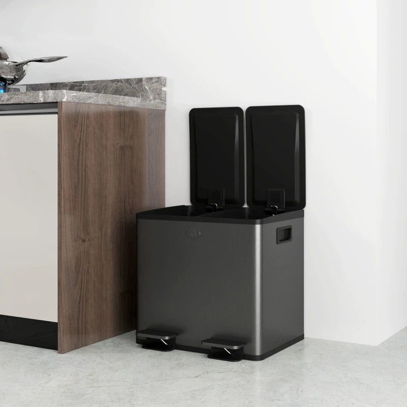 La Poubelle double compartiment 2x15L noire couvercle ouvert dans la cuisine