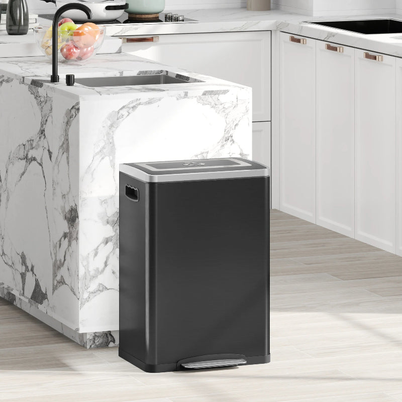 Poubelle double compartiment 40L noire dans la cuisine