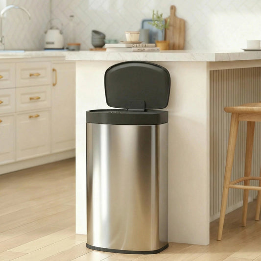 Poubelle electrique 55L en inox dans la cuisine