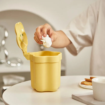 Le couvercle ouvert de la Poubelle en plastique design fleurie