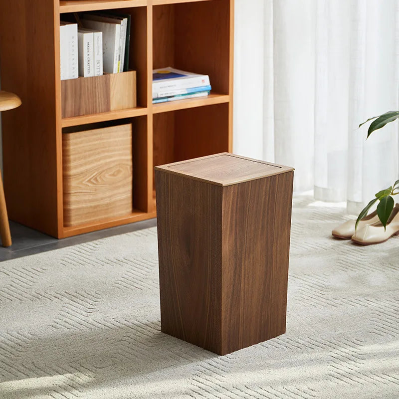 Poubelle japonaise en bois foncée