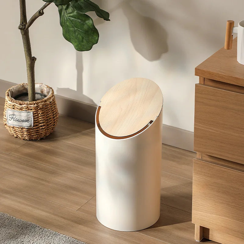 Poubelle nordique salle de bain 9L a côté d'un meuble