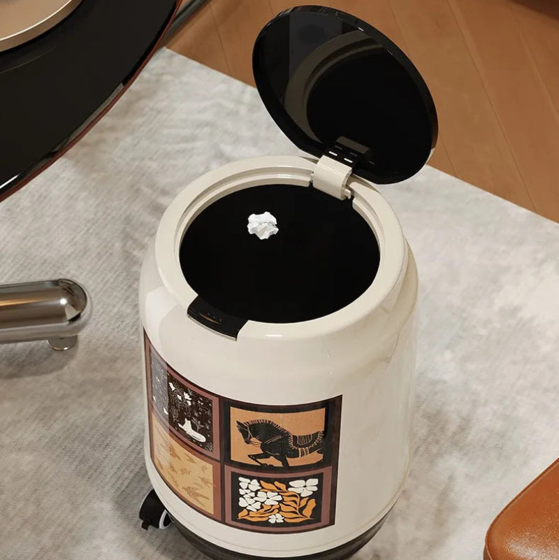 Le couvercle ouvert de la Poubelle à roulettes style medieval