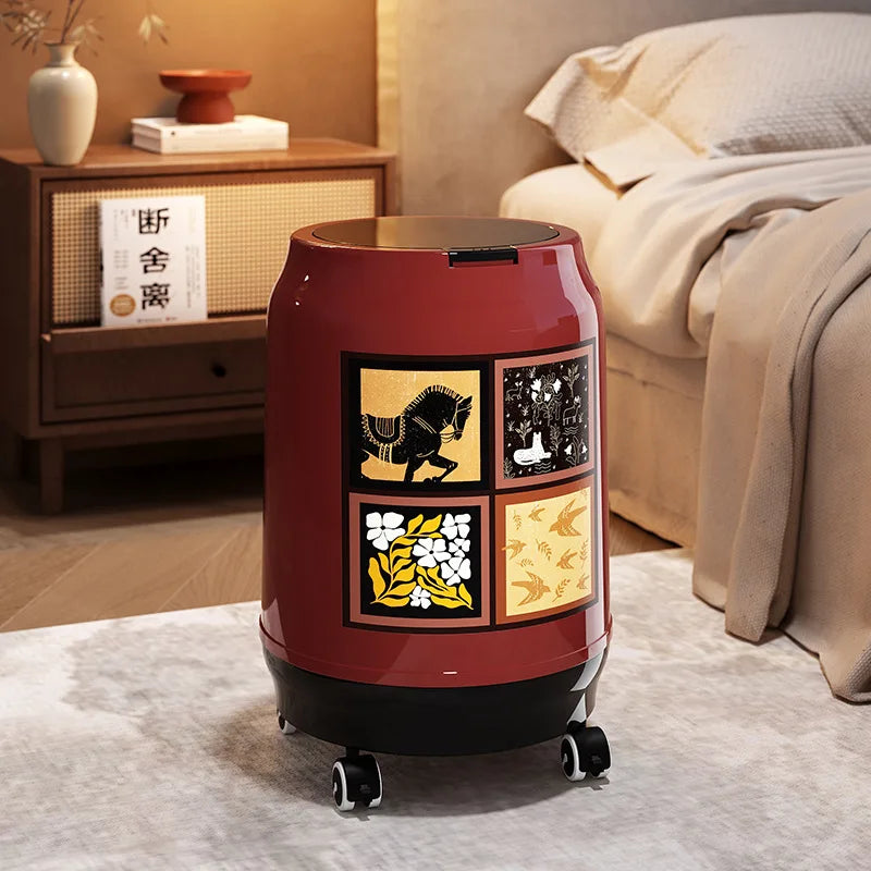 Poubelle à roulettes style medieval dans une chambre