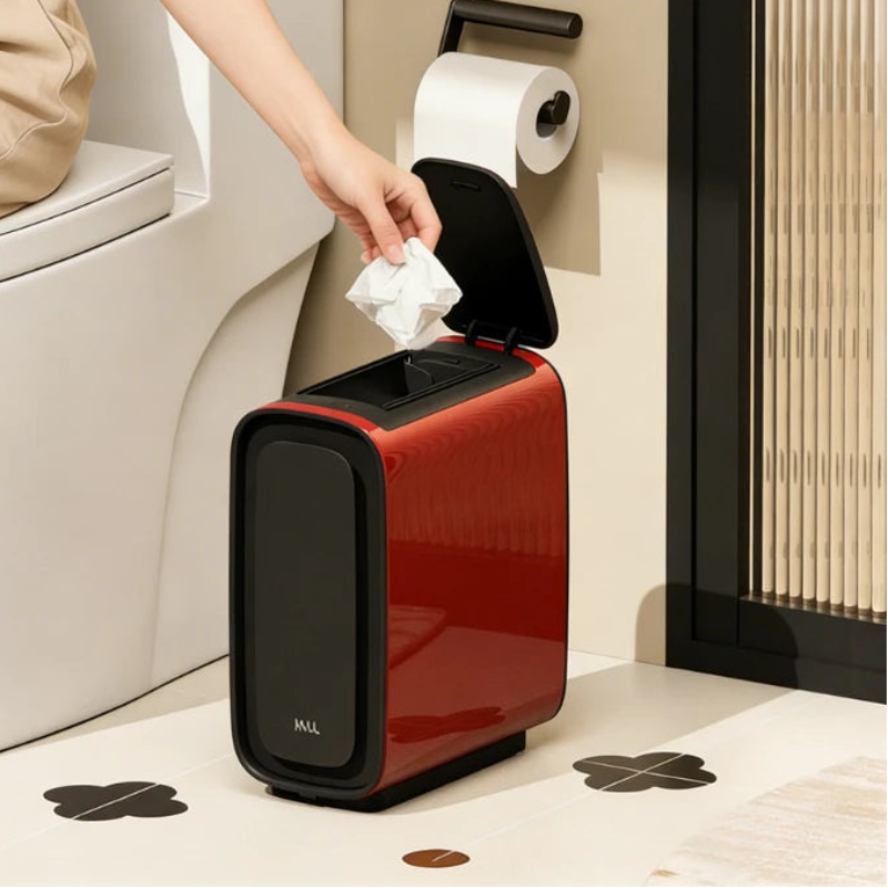 L'ouverture du couvercle de la Poubelle salle de bain automatique rectangle 9L