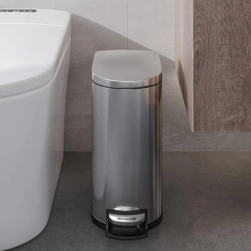 La Poubelle salle de bain en inox 10L dans la salle d'eau