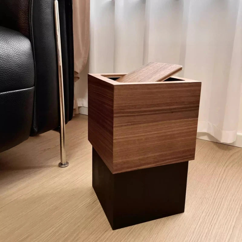 Poubelle style japonais en bois dans un salon