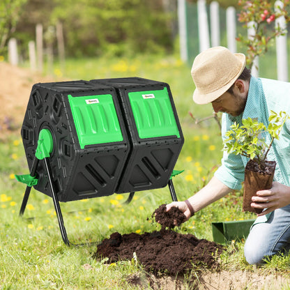 Un jardinier utilisant la poubelle extérieure à compost rotative