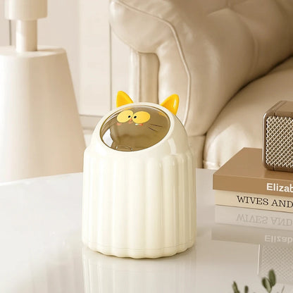 mini poubelle de bureau adorable dans un salon