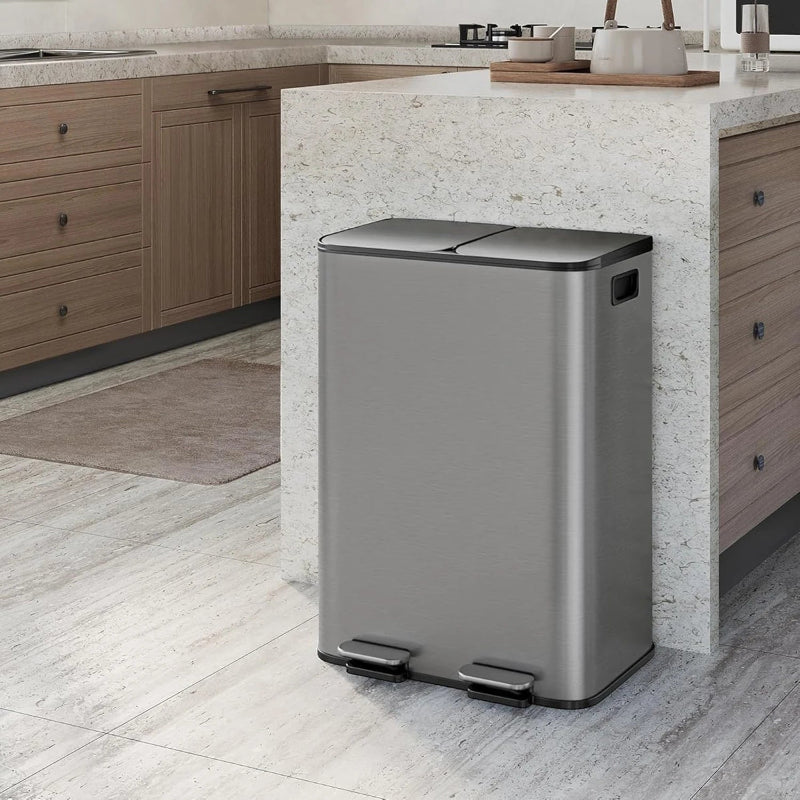 poubelle à double compartiment en inox grise 30L dans une cuisine