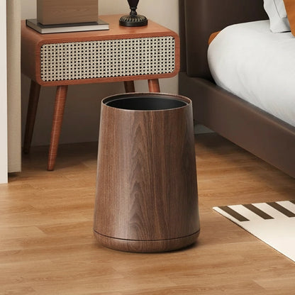 poubelle en metal imitation bois 8L dans une chambre