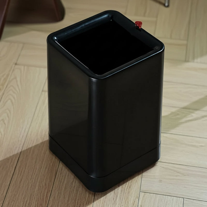 poubelle en plastique design minimaliste carrée noire