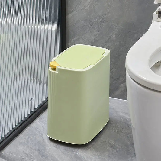 poubelle salle de bain rectangulaire dans une salle de bain